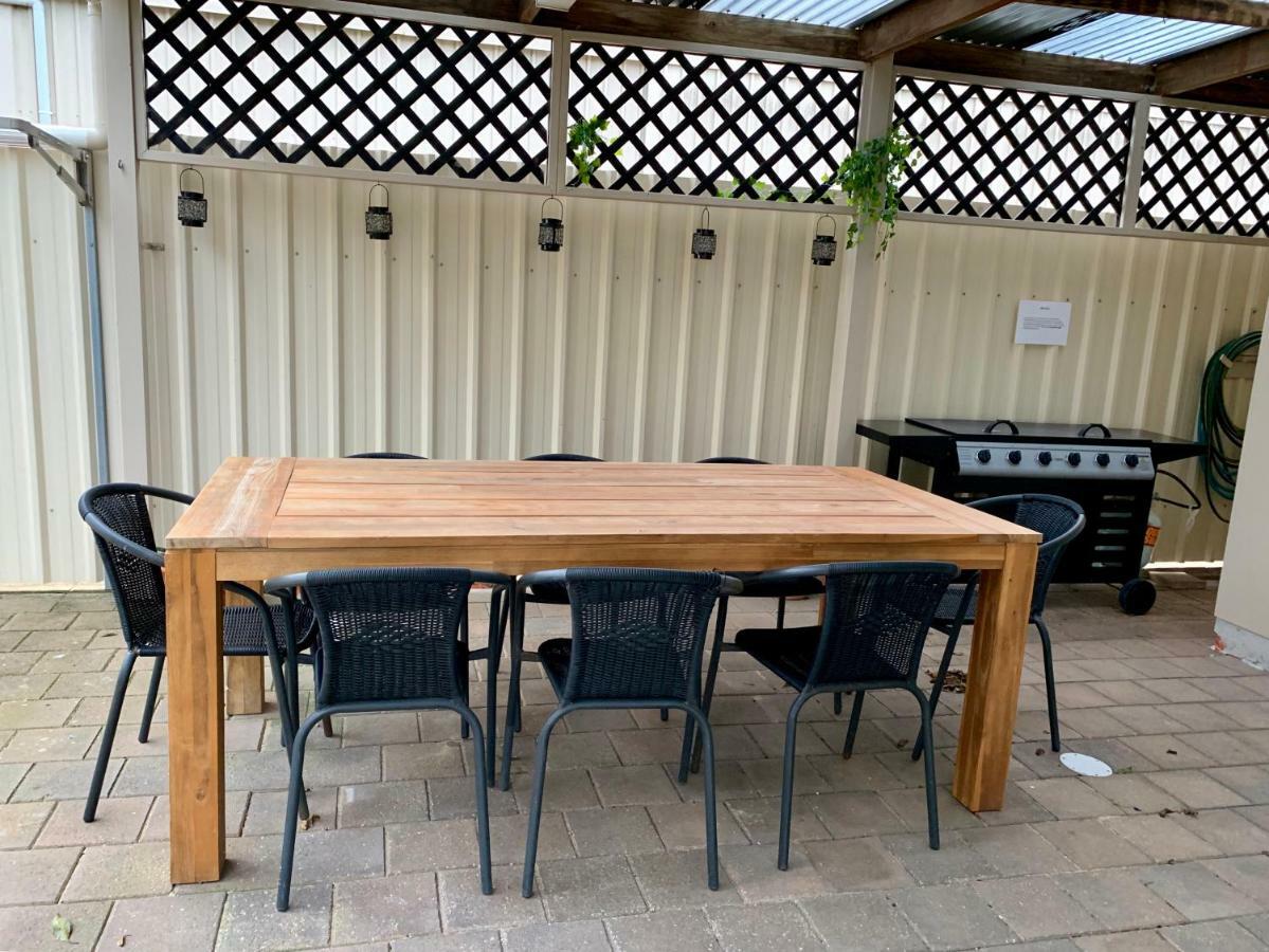 Inna Nutshell Kingscote Exterior photo